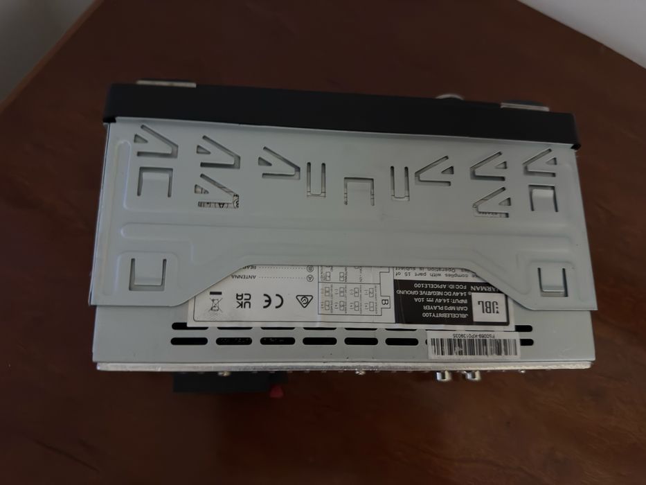 Rádio JBL em excelente estado