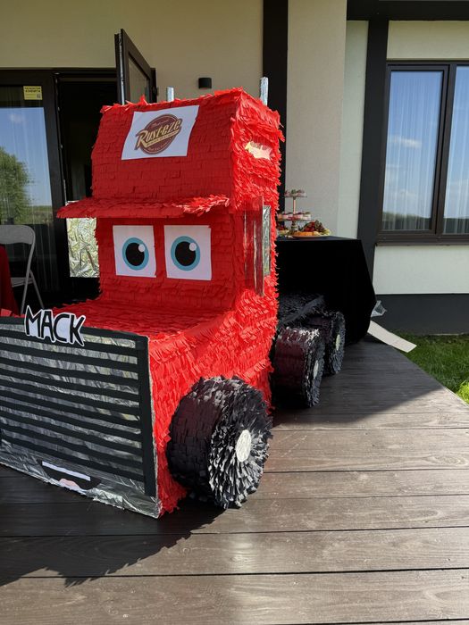 Оренда фігур маквін, тачки, сирник