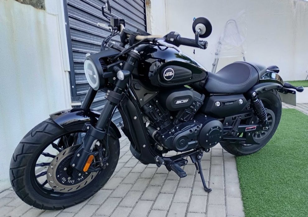 Keeway V302C 2023 | 13.500 km | Excelente estado | Pronta a andar