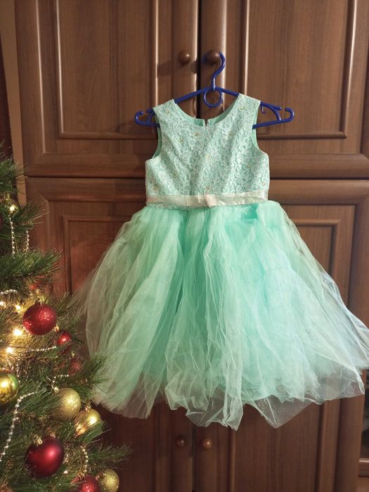 Нарядное платье , сукня