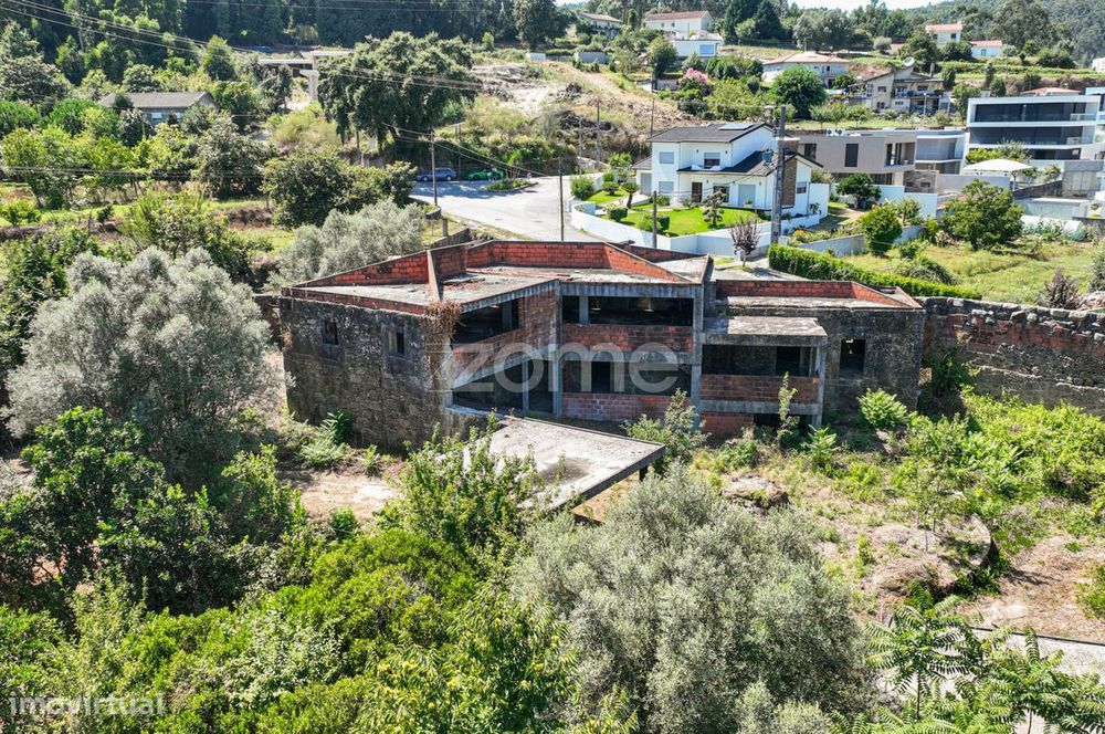 Moradia centenária T4 em Midões, Barcelos.