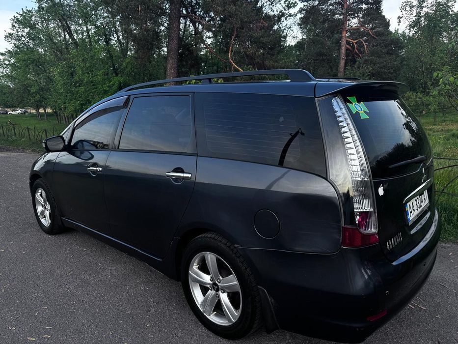 Mitsubishi Grandis 2006