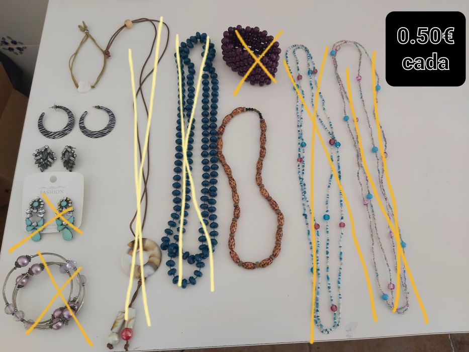 Vária bijuteria como nova e nova