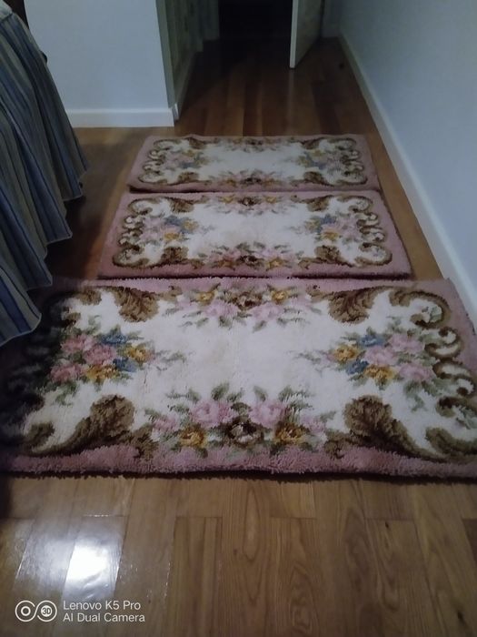 Tapetes de quarto em lã novos