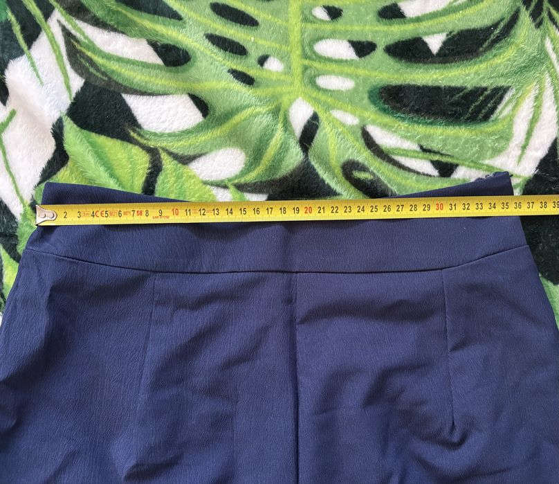 Nowe eleganckie spodnie granatowe