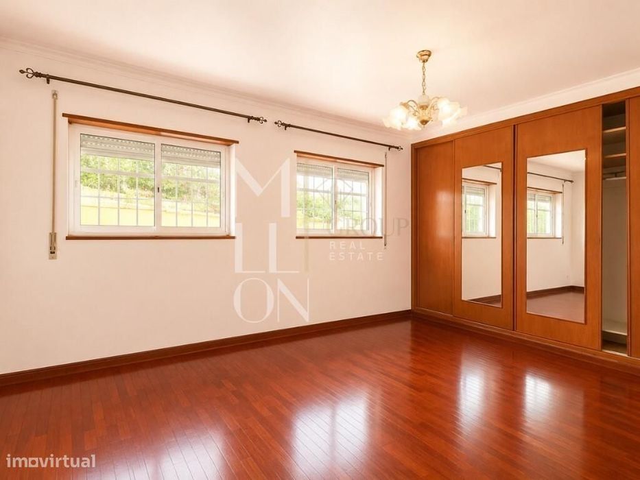 T2 Apartment with 95 m² in Tapada das Mercês | Living Room 31 m² | Dual Solar Exposure
