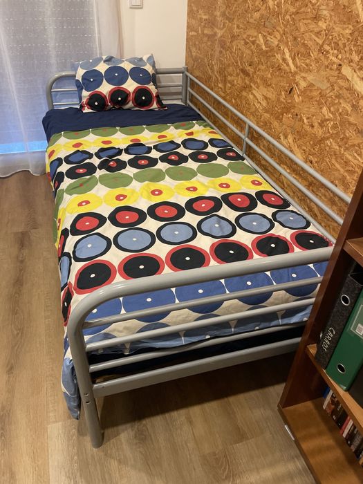 cama de solteiro + estrado de ripas + colchão