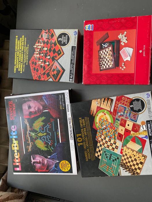 Настольні ігри. Нарди доміно Шахи шахмати ходилки