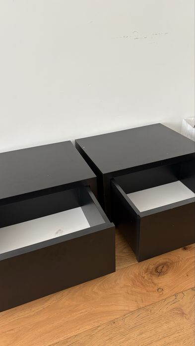 Mesinha de cabeceira Ikea