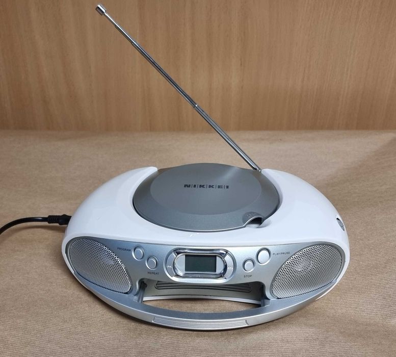Przenośny radioodbiornik z odtwarzaczem CD NIKKEI NCD400WT