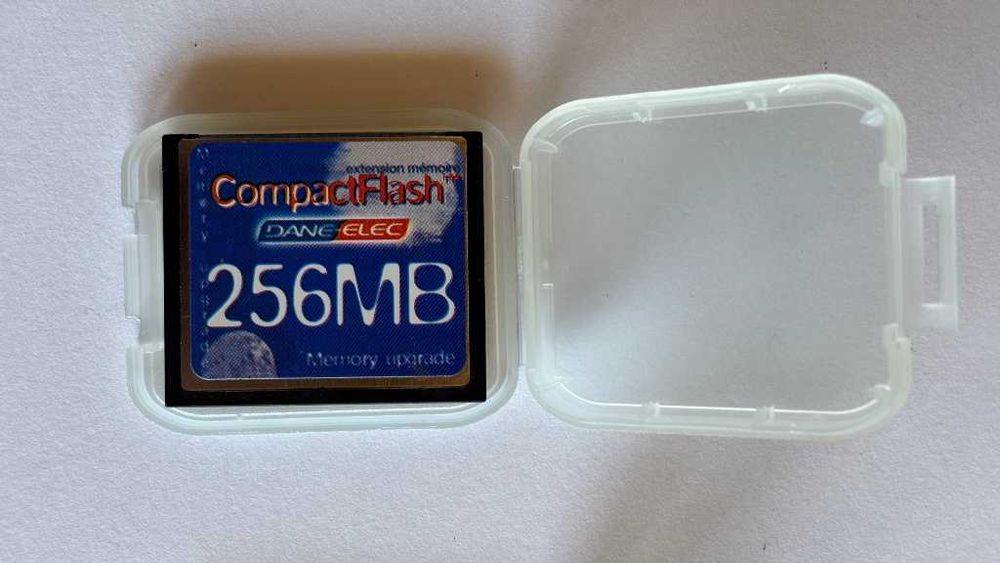 Cartão de Memória CompactFlash 256MB Dane-Elec c/ Caixa