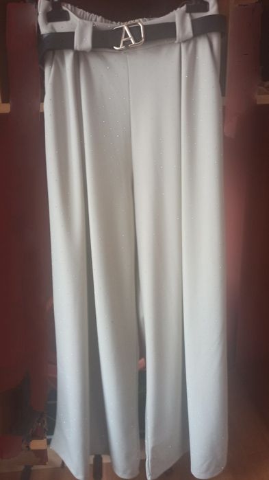 NOWE spodnie beżowe BLING BLING


Nowe, eleganckie spodnie w