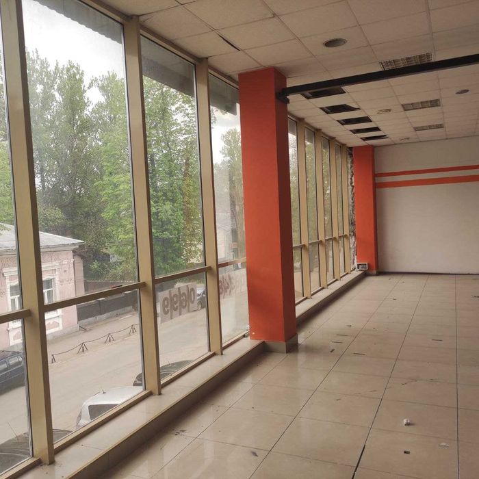 Здається в оренду комерційне приміщення 240 м² в центрі міста!