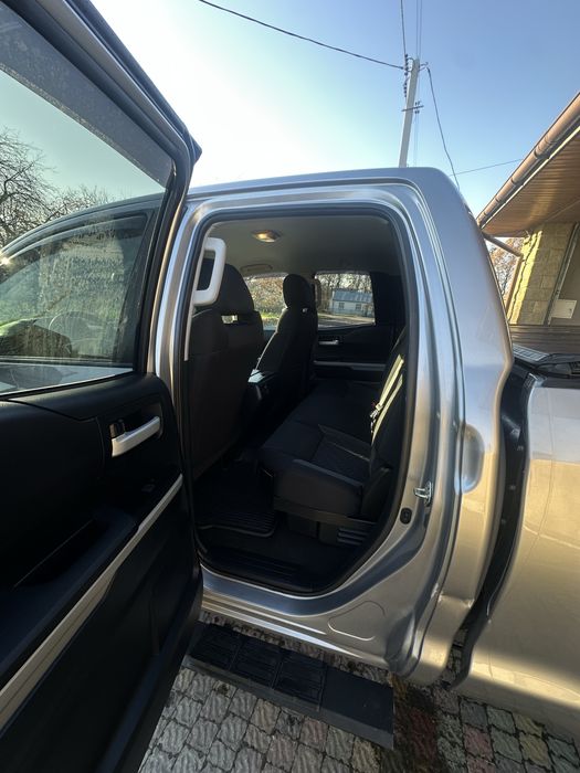 Toyota Tundra 2016 5.7