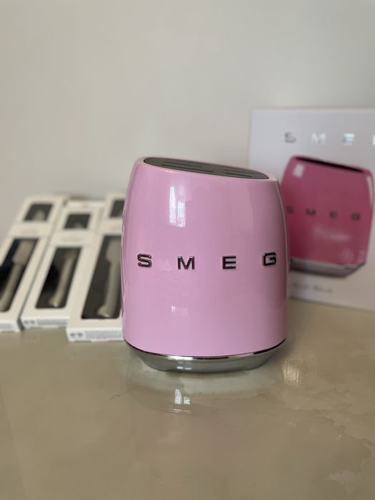 Набір ножів Smeg підставка та 6 ножів