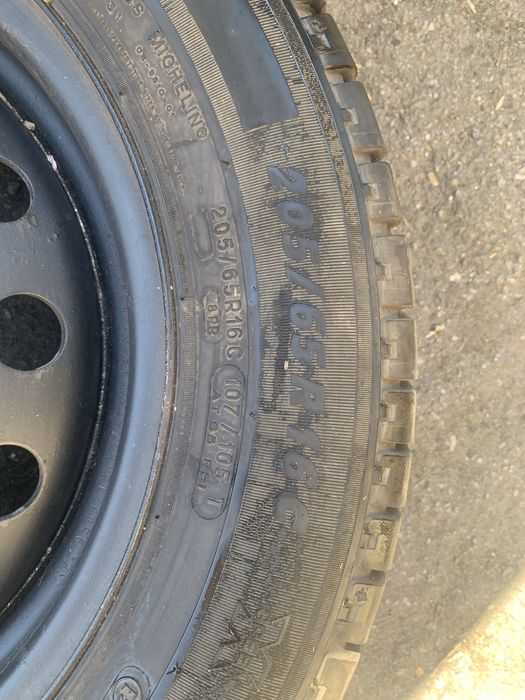 Продам резину з дисками мішелін 205.65.16c