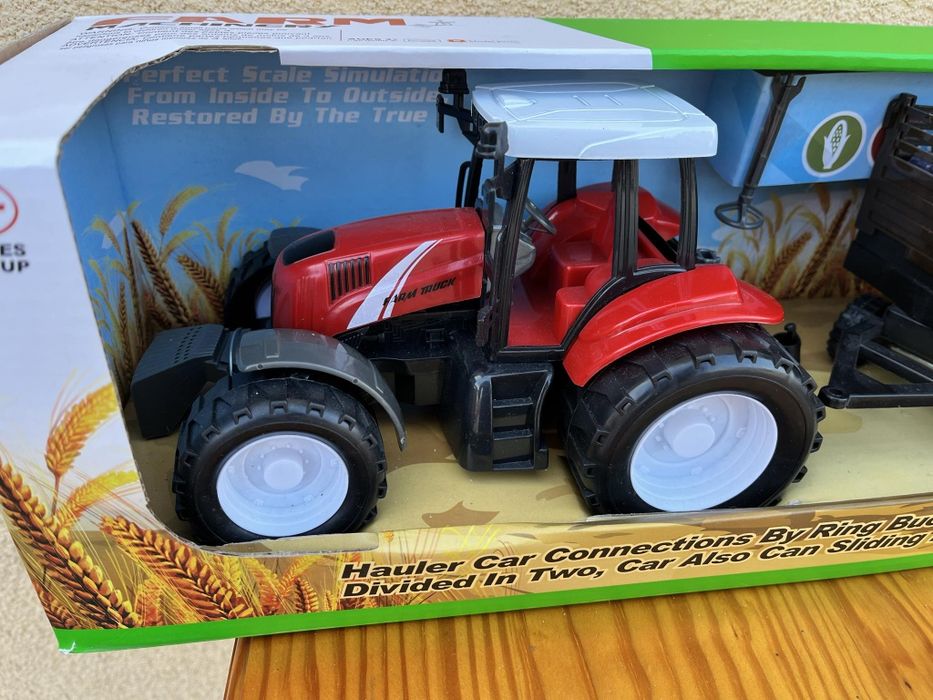 Ciągnik z krówką na przyczepie XL zabawka traktor