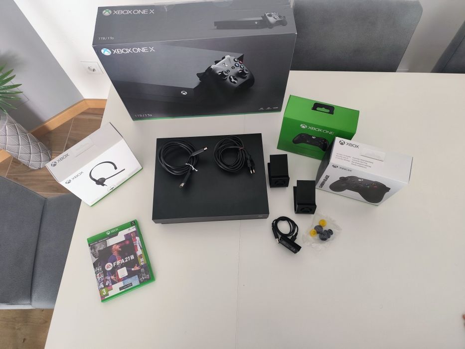 Xbox One X - 1 TB