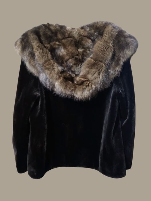 Nafa. в груди 110см. Норковая шуба с капюшоном из соболя. Полушубок