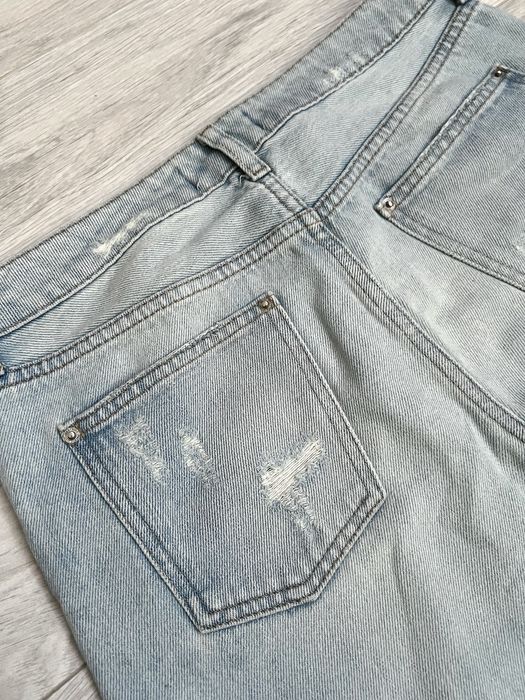 Miss Selfridge jasne dżinsy w stylu boyfriend W26L32