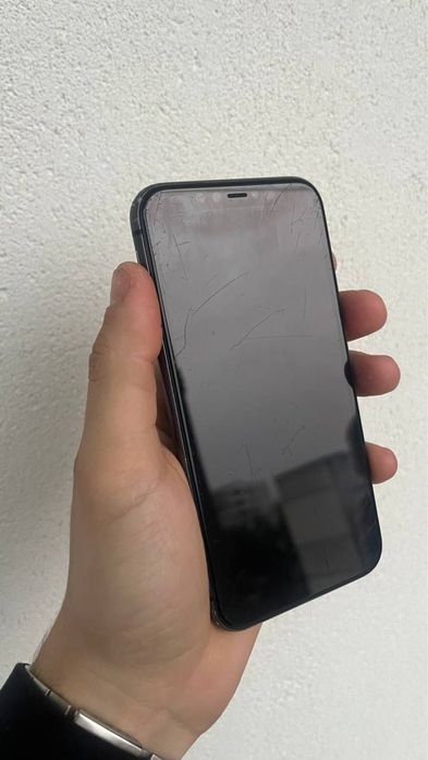 Продам айфон 11 128