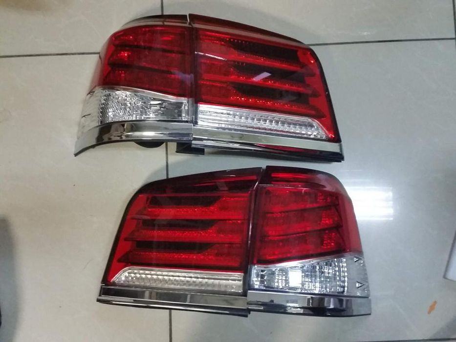 Задние фонари рестайлинг Lexus LX 570 2012-2015 красно-белые (комплект 4шт.)