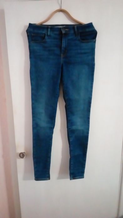 Продам женские джинсы Levis Premium модель 720 в ОТЛИЧНОМ состоянии !