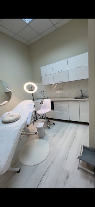 Аренда кабинета косметолога ЦЕНТР с ВОДОЙ /  по мес/на 15 дней в месяц