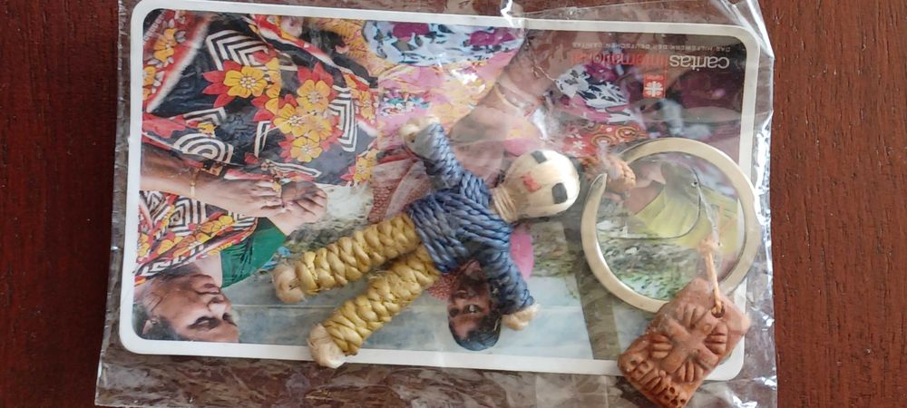 zawieszka nowa ale stara recznie wykonana z juty, co czyni go produktem ekologicznym i biodegradowalnym.