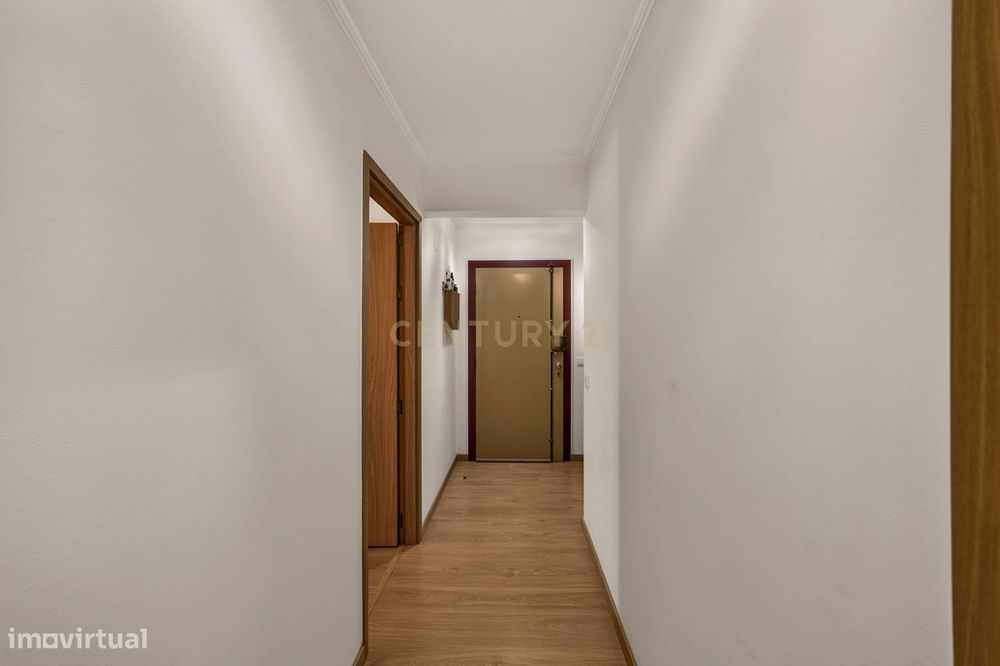 Apartamento T3 com parqueamento privativo (Monte da Caparica)
