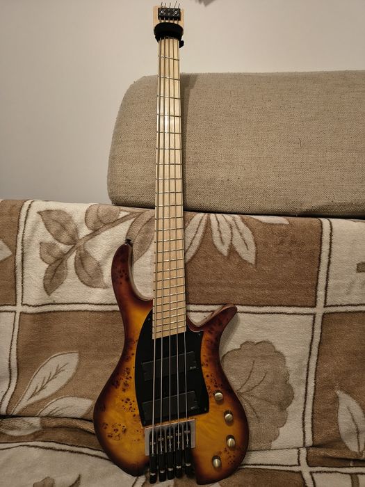 Ciekawa gitara basowa headless multiskala 5 EMG 45DC
