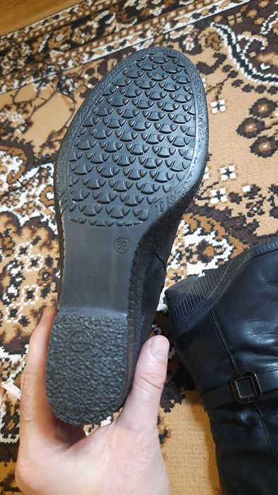 Продам жіночі шкіряні сапоги гарний стан