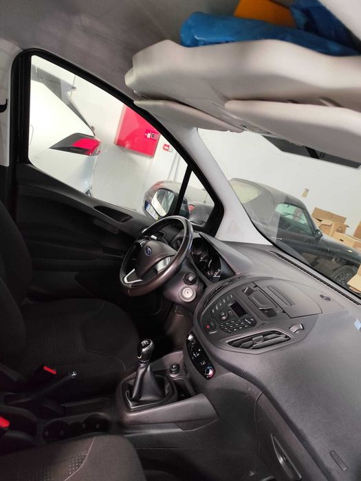 Transit Courier VAN TREND 1.5 TDCi, Cor Panther Black