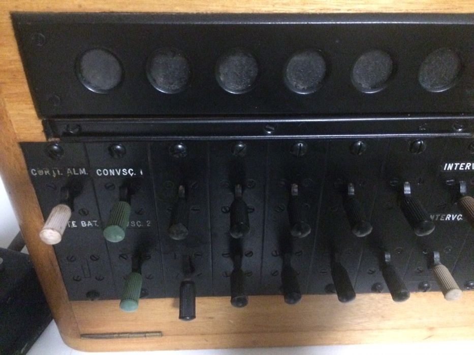 Antiga central telefonica em madeira