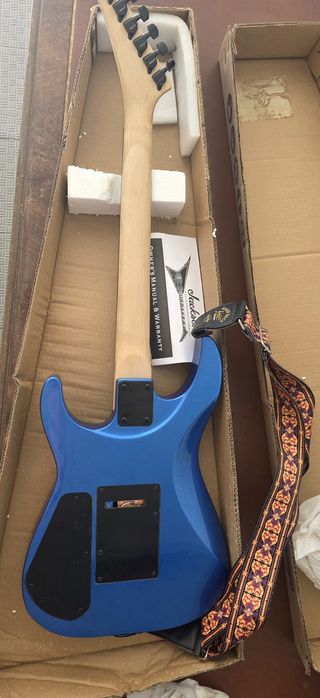 Guitarra Jackson Dinky de 2017