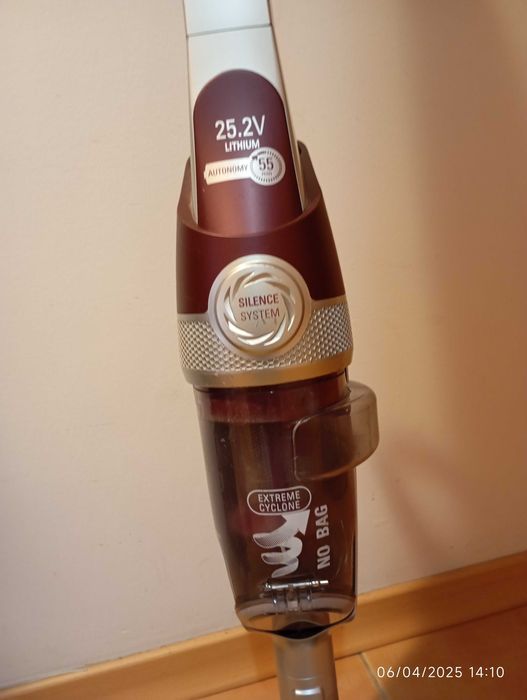 Aspirador vertical Rowenta Air Force Extreme Silence