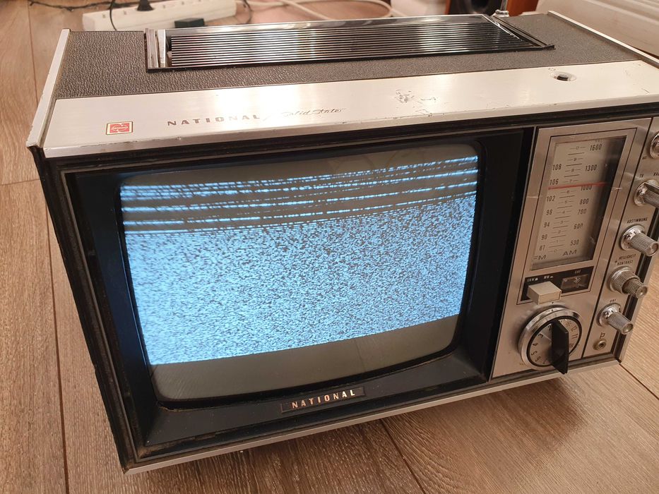 Stary zabytkowy telewizor z radiem National TR-339 EU (Panasonic)