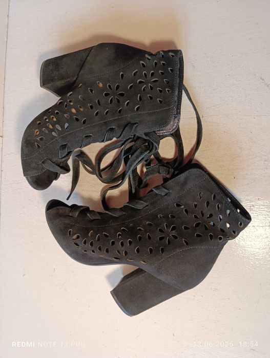 botki skórzane letnie Carinii