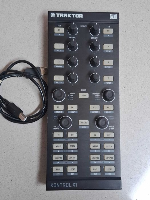NATIVE INSTRUMENTS TRAKTOR KONTROL X1