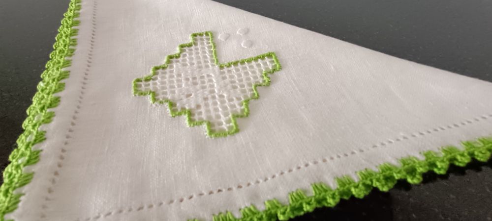 6 guardanapos bordados crochê