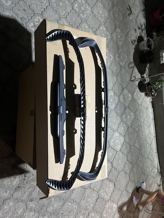 Накладка (вуса, підкова) камери Ford Mustang Mach-e