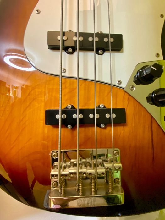 Baixo ARIA STB-Series