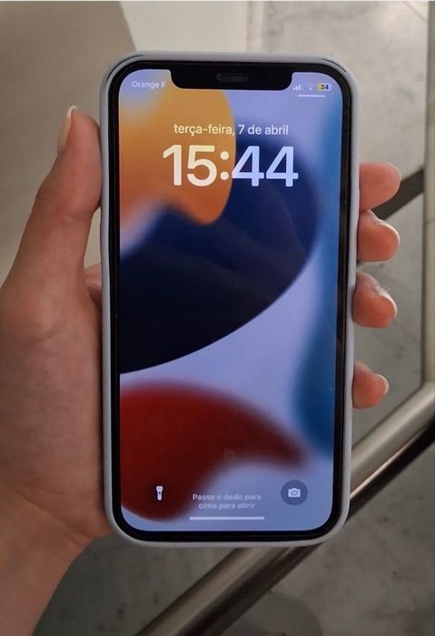 iPhone 12, excelente estado