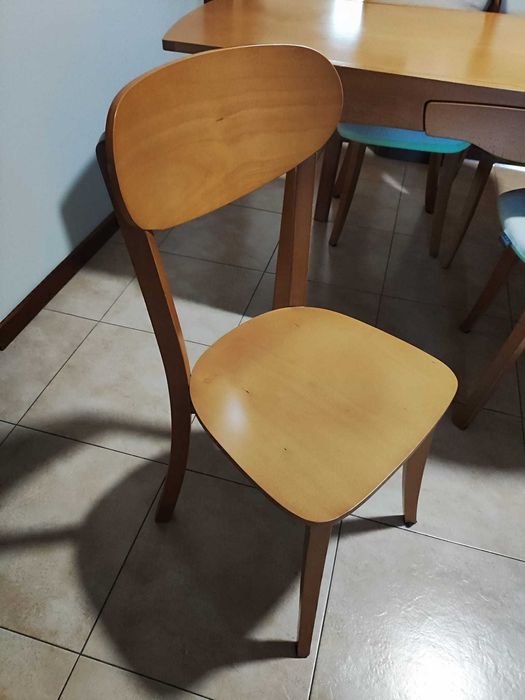 Mesa de cozinha extensível + 4 cadeiras
