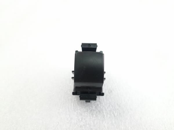 Comando / botão / interruptor vidros trás direito MITSUBISHI Space Sta