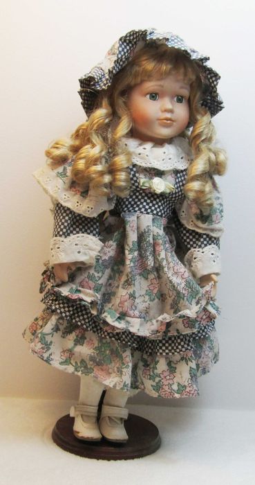 Boneca de porcelana para colecionadores