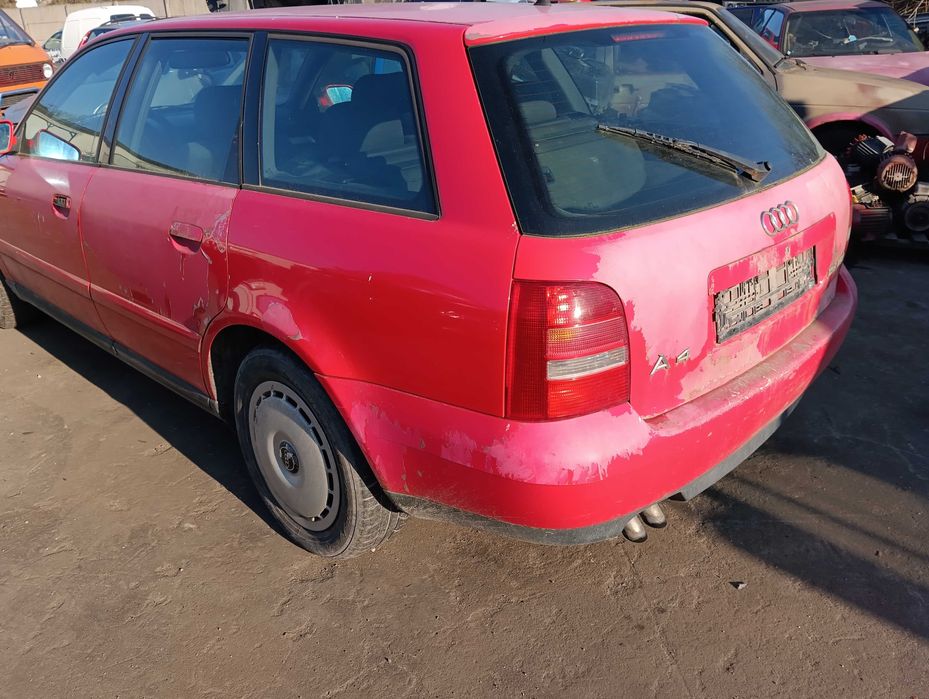 Audi  A4 B5   1.9  Tdi  Na  elementy