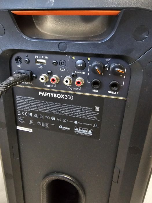 Partybox 300 Jbl dwie kolumny