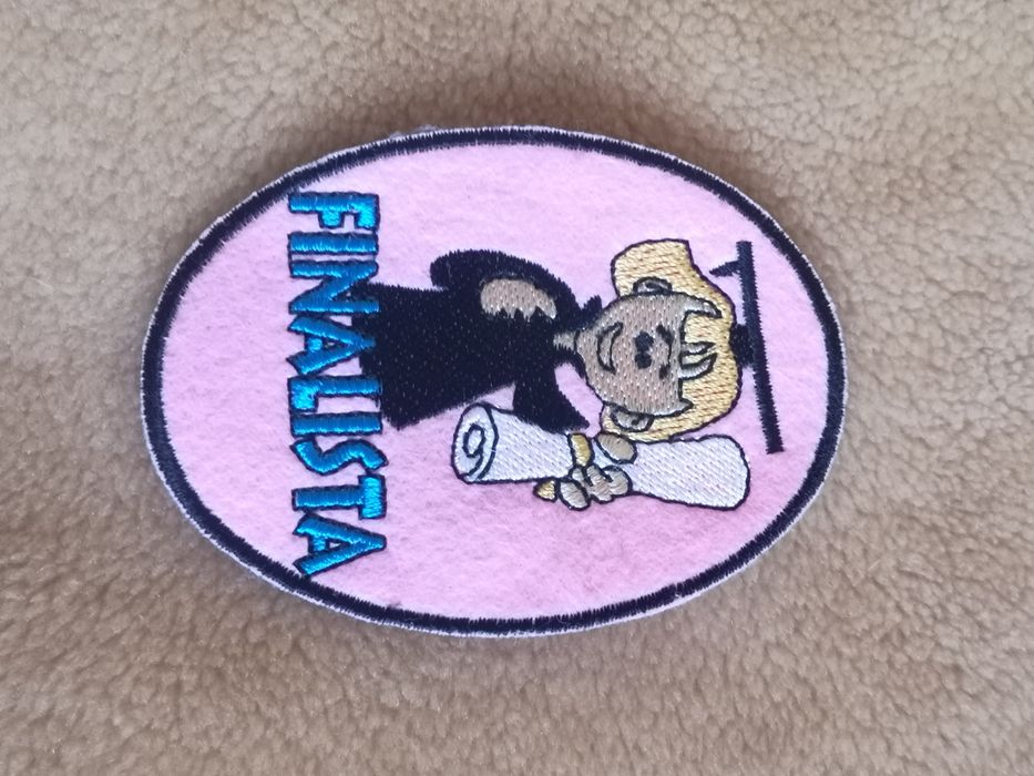 Emblemas capa traje académico.