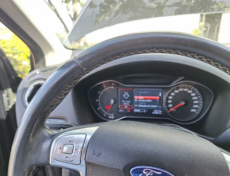 carro familiar, design elegante, robusto, em muito bom estado de conservação, bem estimado...a escolha certa